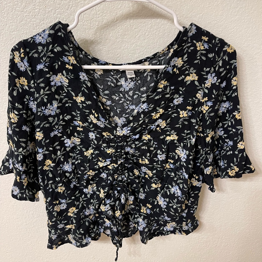American Eagle Medium Crop Top.